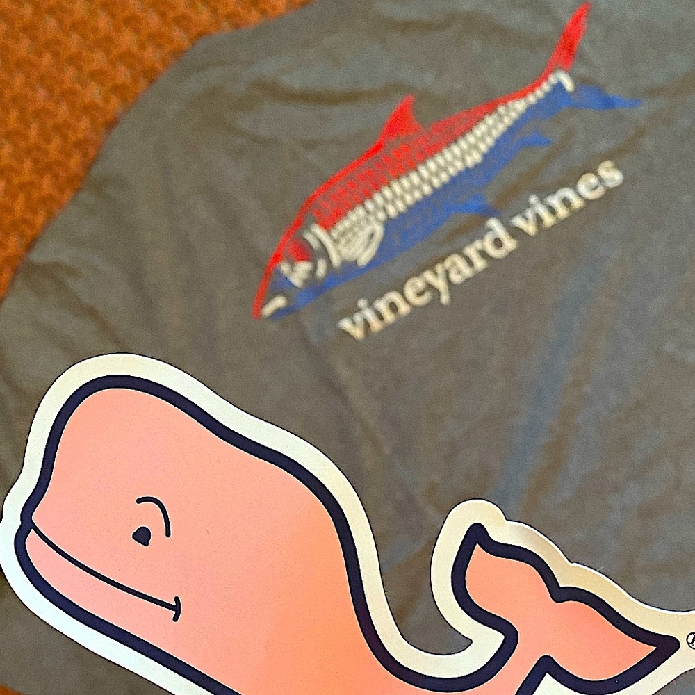 🐳 Vineyard Vines Graphic Whale Tee New NWT! Includes the whale sticker!
